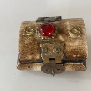 Camel bone tiny trinket box, I was told it is very old . Very good condition